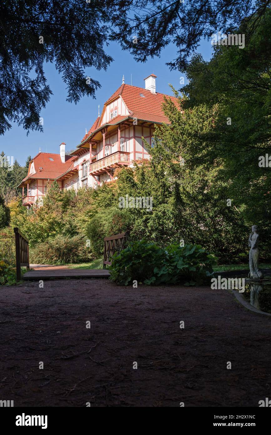 Cet hôtel classique de Jestrabi se trouve à Luhacovice spa, en République tchèque Banque D'Images