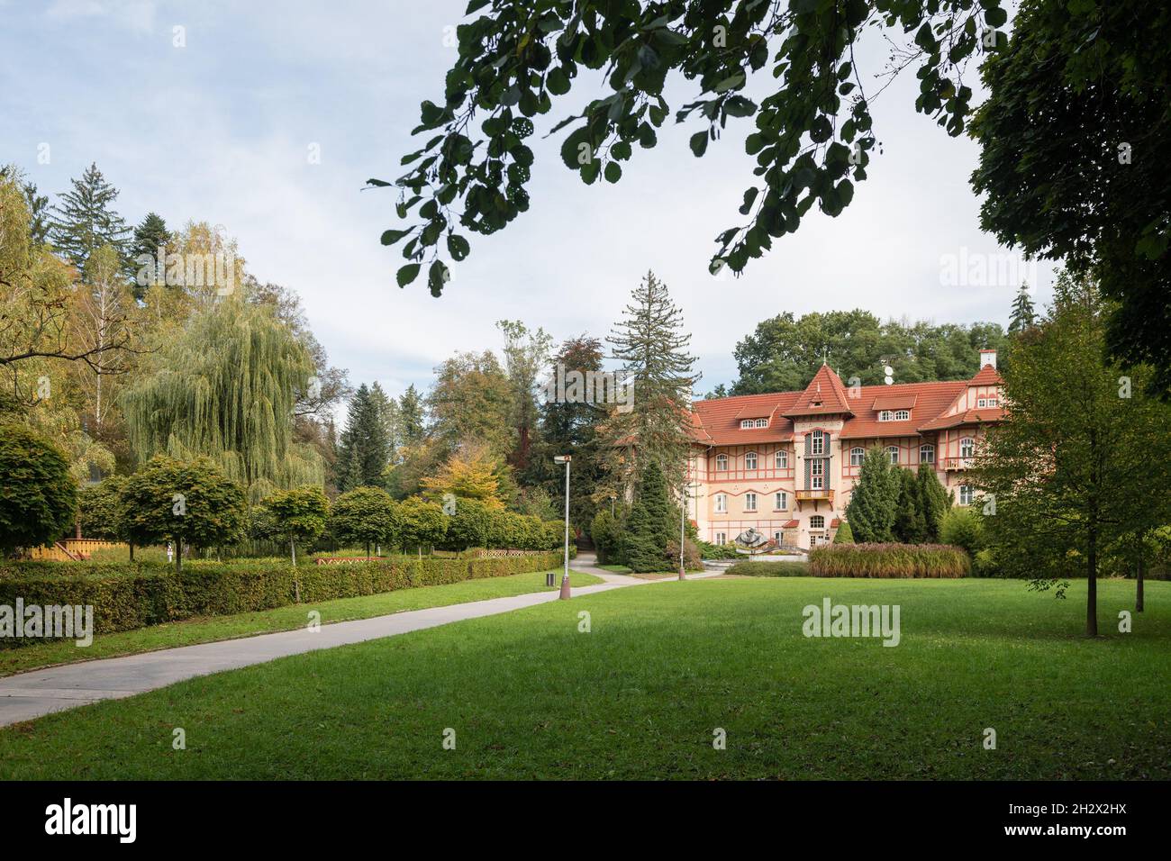 Cet hôtel classique de Jestrabi se trouve à Luhacovice spa, en République tchèque Banque D'Images