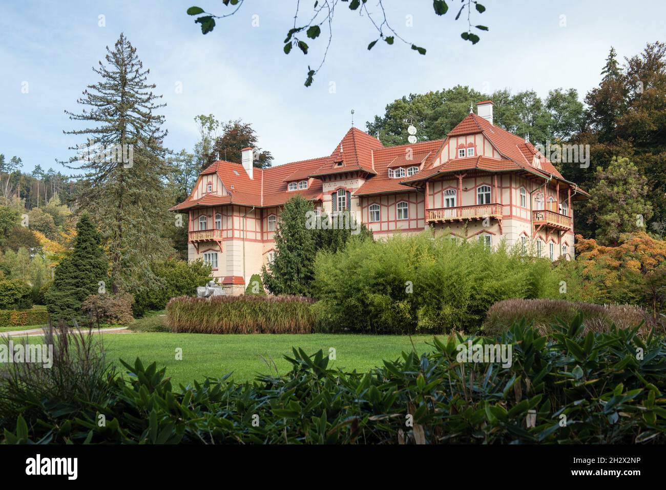 Cet hôtel classique de Jestrabi se trouve à Luhacovice spa, en République tchèque Banque D'Images
