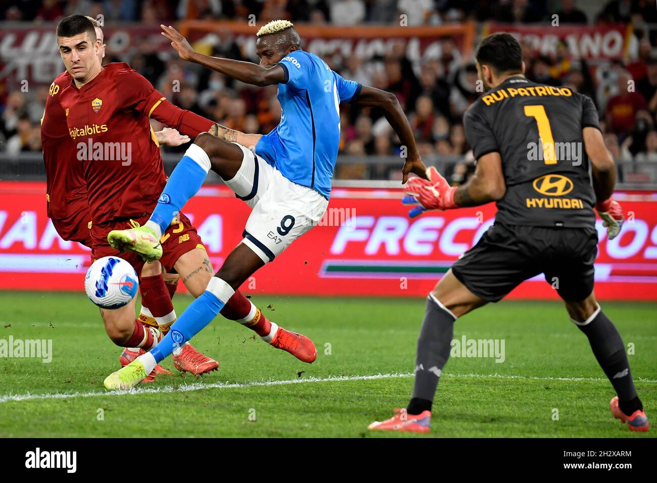 Rome, Italie.24 octobre 2021.Gianluca Mancini d'AS Roma, Victor Osimhen de SSC Napoli et Rui Patricio d'AS Roma pendant la série Un match de football entre AS Roma et SSC Napoli au stade Olimpico à Rome (Italie), le 24 octobre 2021.Photo Antonietta Baldassarre/Insidefoto Credit: Insidefoto srl/Alay Live News Banque D'Images