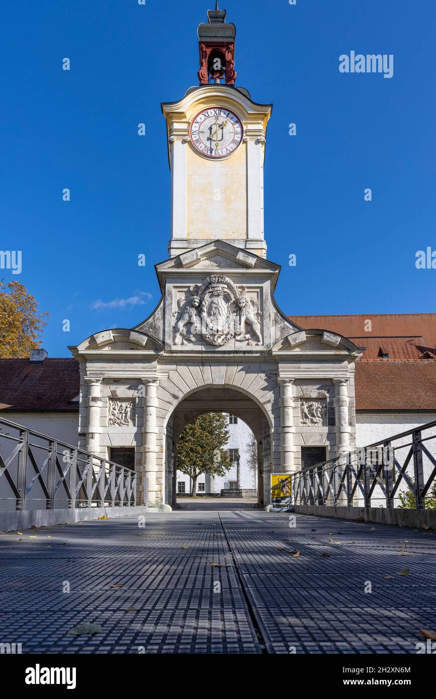 Place de parade historique à Ingolstadt avec des personnes fortuites Banque D'Images