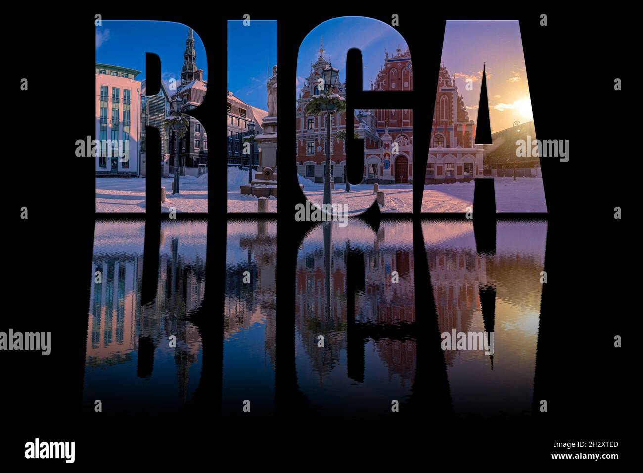 Riga texte composé de la photo de la célèbre Maison des Blackheads et de la statue de Roland sur fond noir avec le texte réfléchissant dans l'eau.Coucher de soleil sur la couverture Banque D'Images