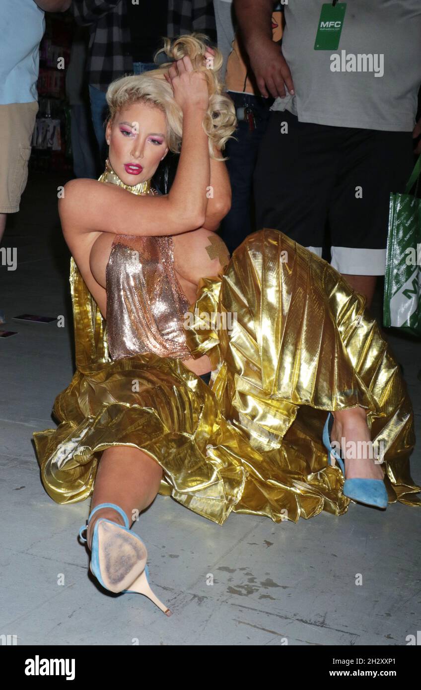 23 octobre 2021. Nicolette Shea participe à eXXXotica 2021 au New Jersey Convention & exposition Center, 23 octobre 2021 Credit RW/MediaPunch Banque D'Images
