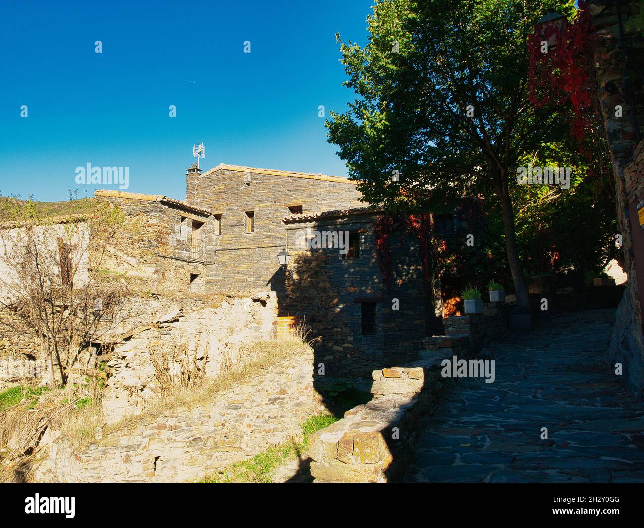 PATONES DE ARRIBA UN DES PLUS BEAUX VILLAGES D'ESPAGNE Banque D'Images