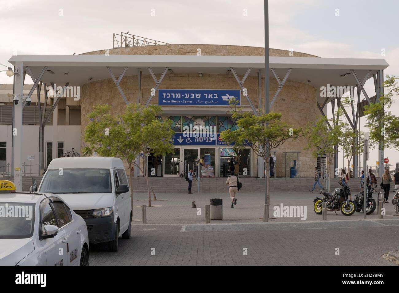 Beersheba, Israël - 20 octobre 2021 : gare centrale, façade principale, quartier sud de Beersheba, Israël.Éditorial Banque D'Images