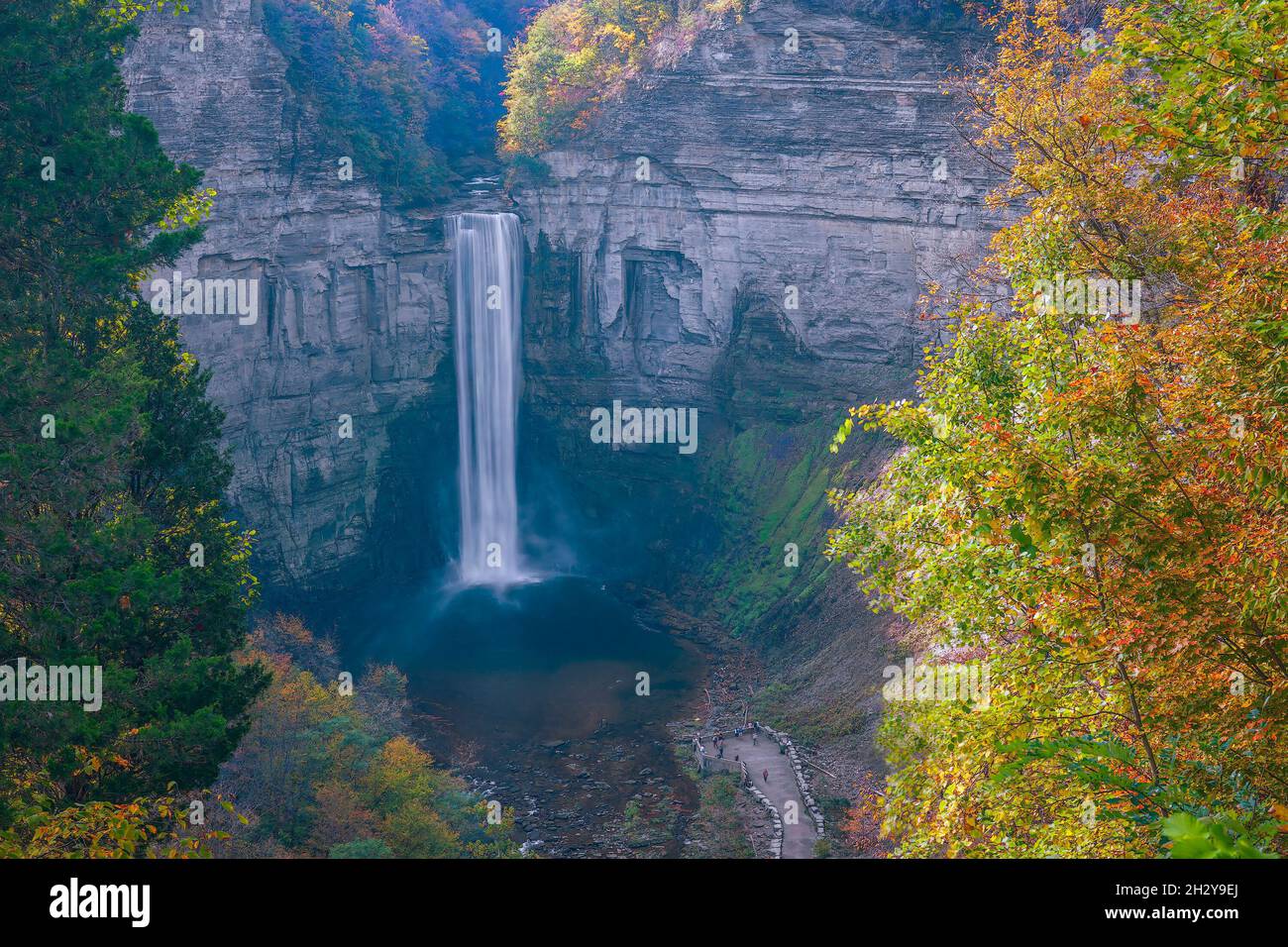 Taughannock Falls dans le parc national de Taughannock Falls.Ville d'Ulysses.Comté de Tompkins.New York.ÉTATS-UNIS Banque D'Images Taughannock Falls dans le parc national de Taughannock Falls.Ville d'Ulysses.Comté de Tompkins.New York.ÉTATS-UNIS Banque D'Images