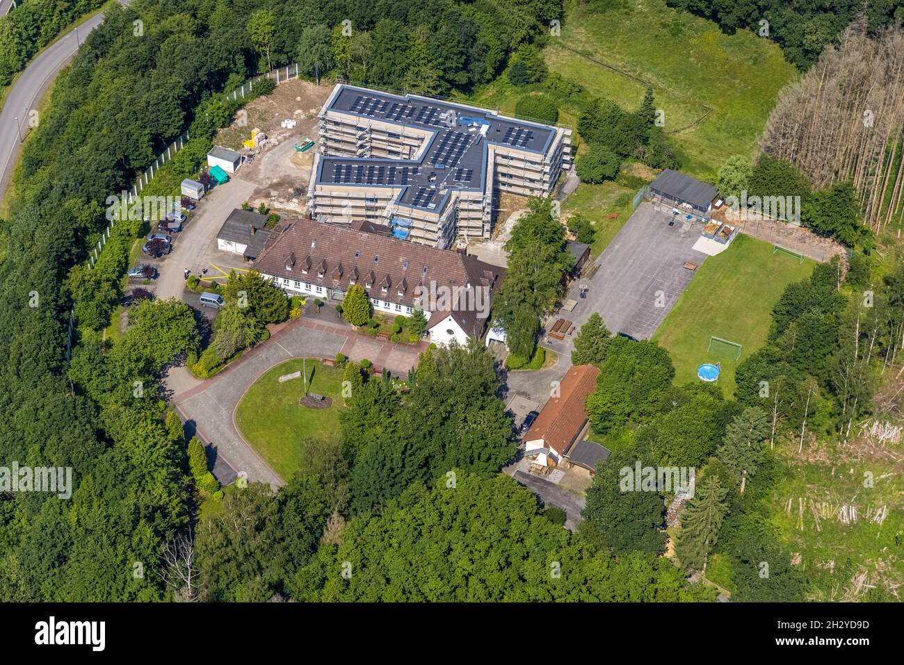 Vue aérienne, chantier et nouveau bâtiment pour la maison des enfants Marienfrieden, SKF Hochsauerland Sozialdienst kath.Frauen e.V., Hüsten, Arnsb Banque D'Images