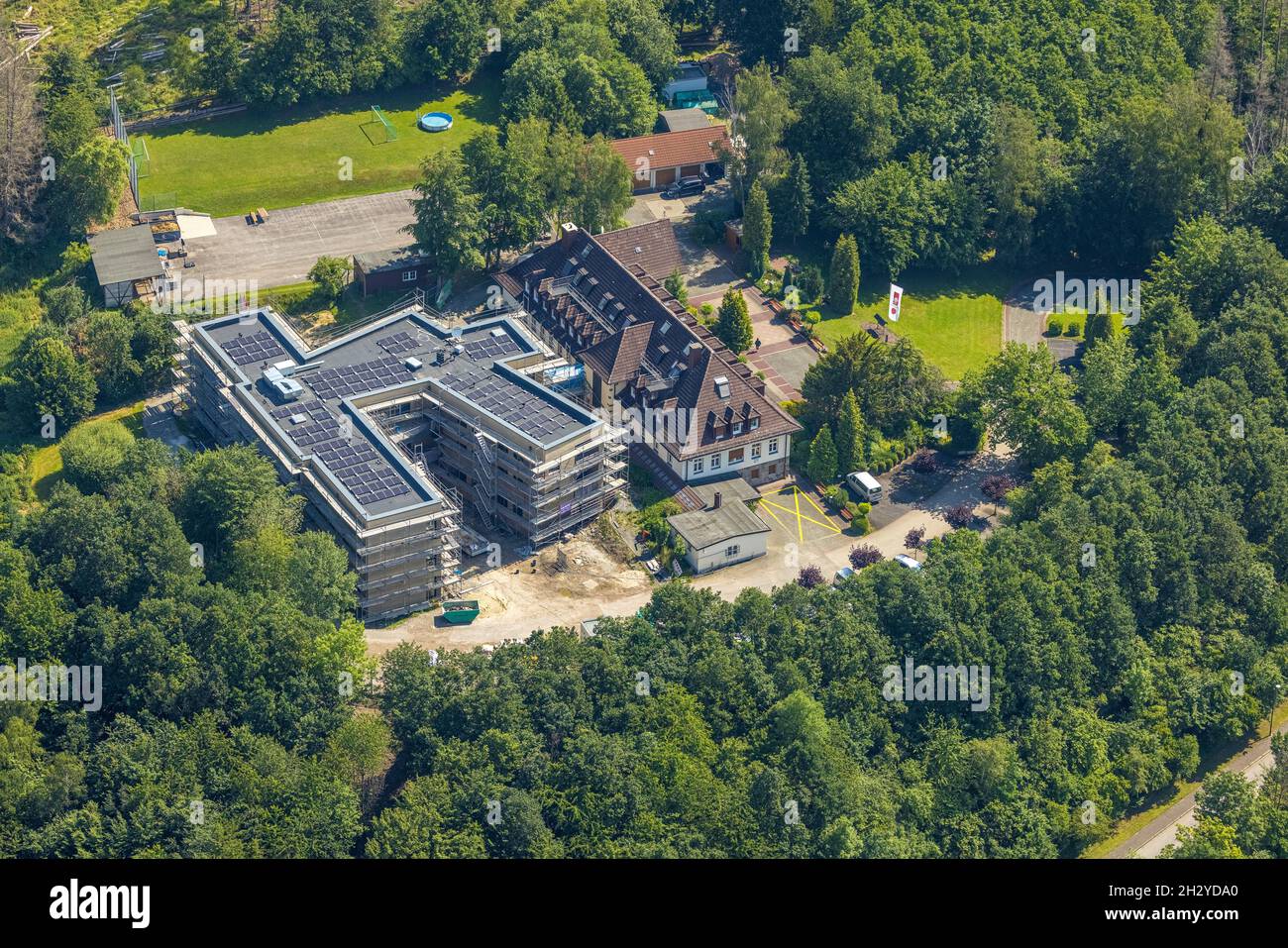 Vue aérienne, chantier et nouveau bâtiment pour la maison des enfants Marienfrieden, SKF Hochsauerland Sozialdienst kath.Frauen e.V., Hüsten, Arnsb Banque D'Images