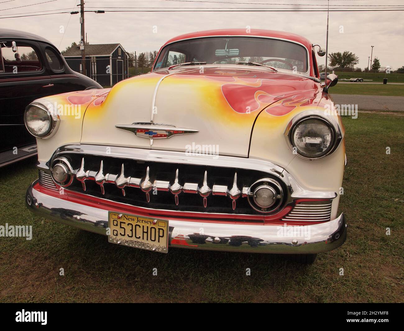 Détails de nombreuses voitures classiques et barres chaudes américaines montrant la peinture personnalisée et l'attention au détail.Salon automobile américain typique en Amérique du Nord. Banque D'Images