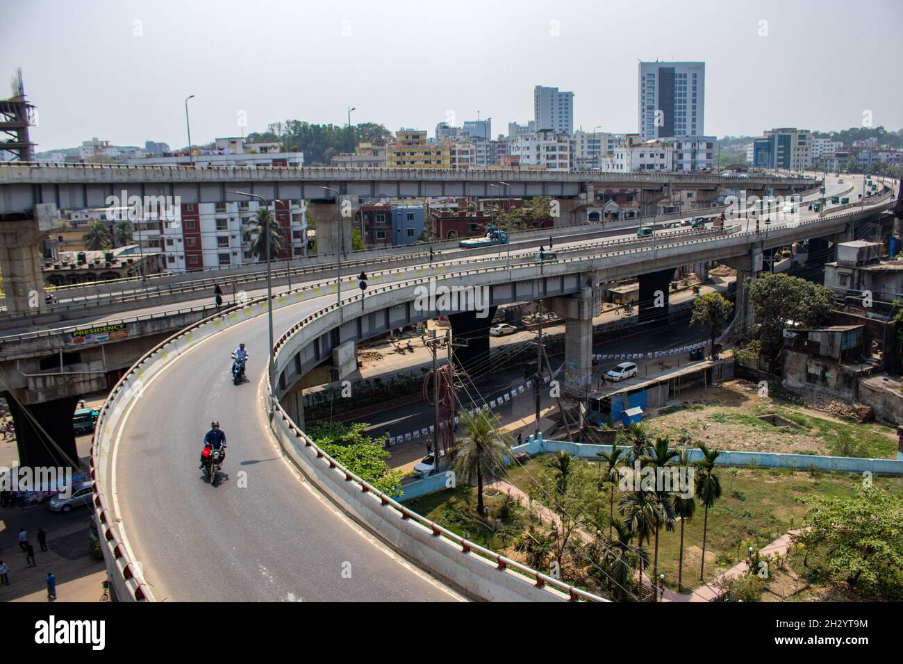 Vue sur le paysage de Akhtaruzzaman Flyover (Muradpur Flyover) dans la ville de Chittagong, Bangladesh Banque D'Images