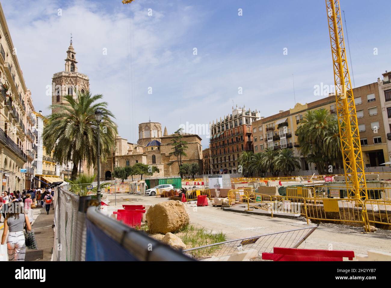 Septembre 2021.Valence, Espagne.Image des travaux de rénovation de la Plaza de la Reina à Valence (Espagne) dans laquelle la Miguelete et la Cathédrale Banque D'Images