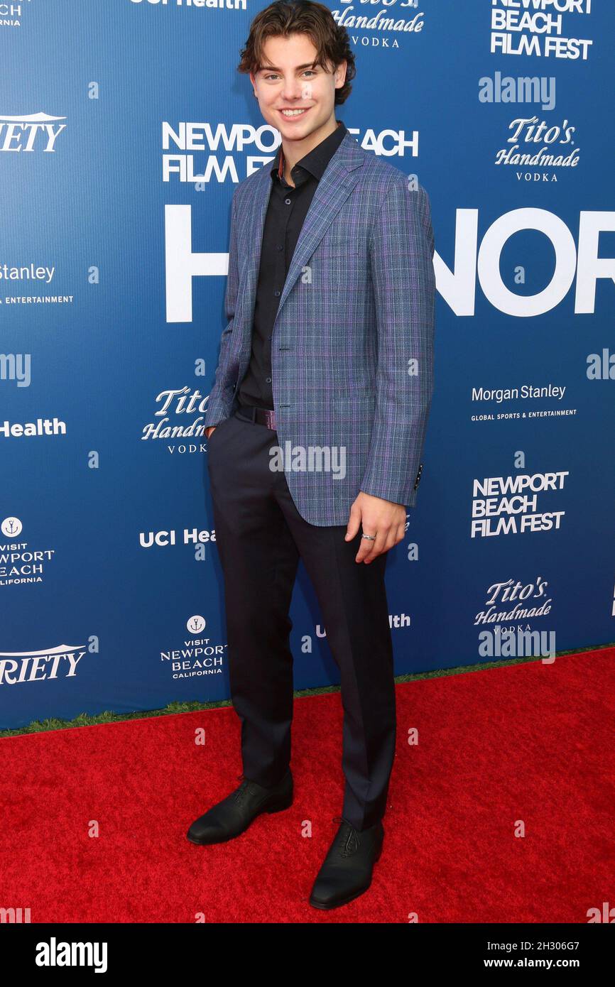 Newport Beach, Californie.24 octobre 2021.Carson Mac Cormac à l'arrivée pour 2021 Newport Beach film Festival Honors Program, Balboa Bay Resort, Newport Beach, CA 24 octobre 2021.Crédit : Priscilla Grant/Everett Collection/Alay Live News Banque D'Images