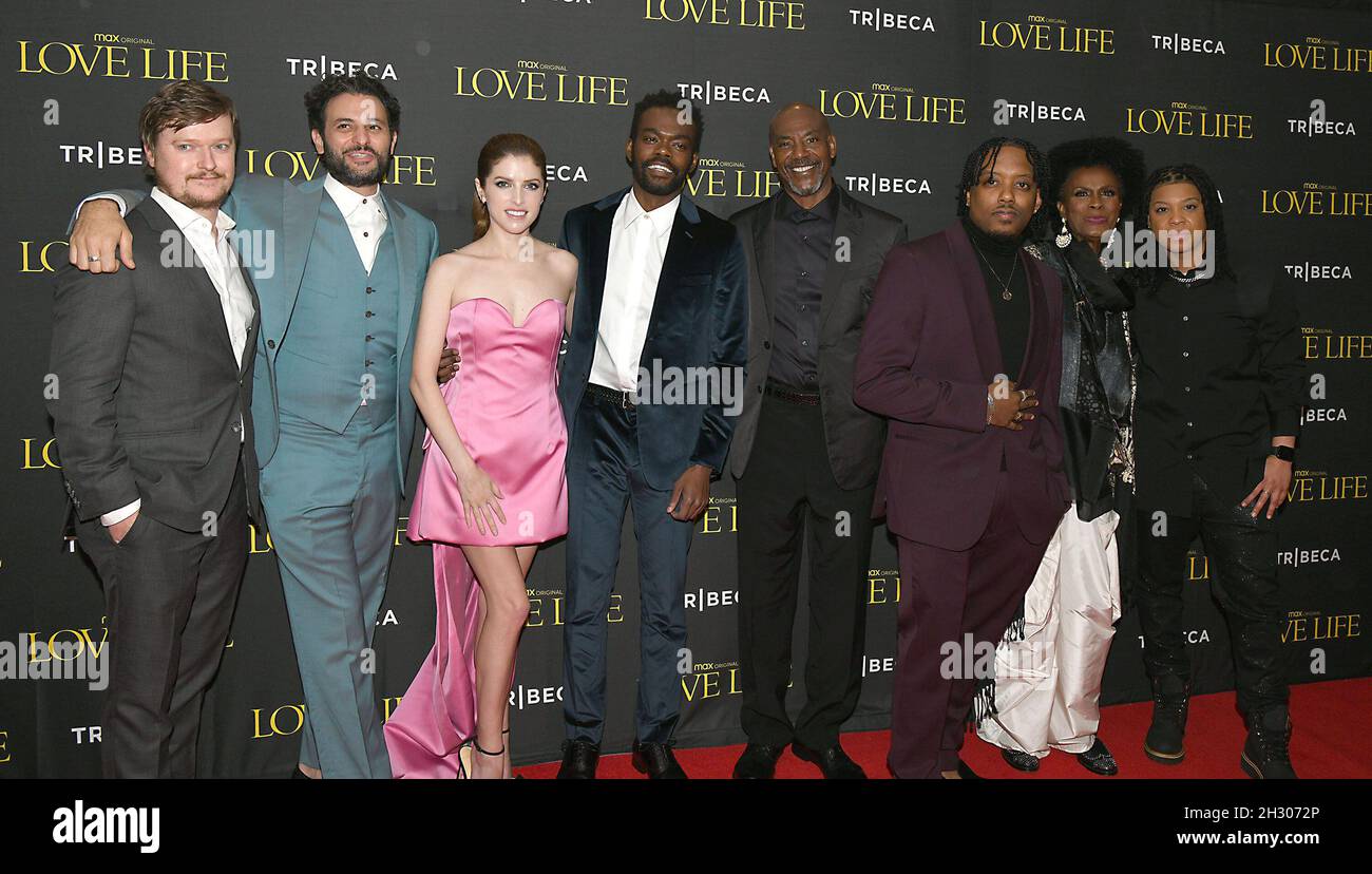 New York, États-Unis.24 octobre 2021Le casting, Arien Moayed, Anna Kendrick, William Jackson Harper, John Earl Jelks,Chris Powell, Janet Hubert et Punky Johnson assistent au Tribeca Fall Preview de la projection Max de HBO de 'Love Life' le 24 octobre 2021 au DGA Theatre de New York, New York, États-Unis.Robin Platzer/ Twin Images/ SIPA USA Banque D'Images