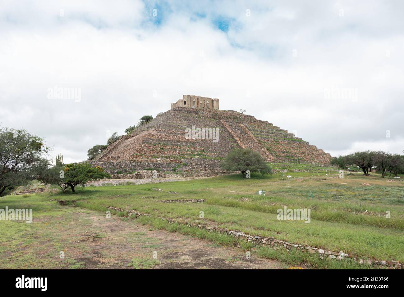 Pyramide El Pueblito, Querétaro Mexique, zone archéologique, ruines mayas, ville hispanique,ciel bleu, lieu touristique, ville magique, point historique, pas de pe Banque D'Images