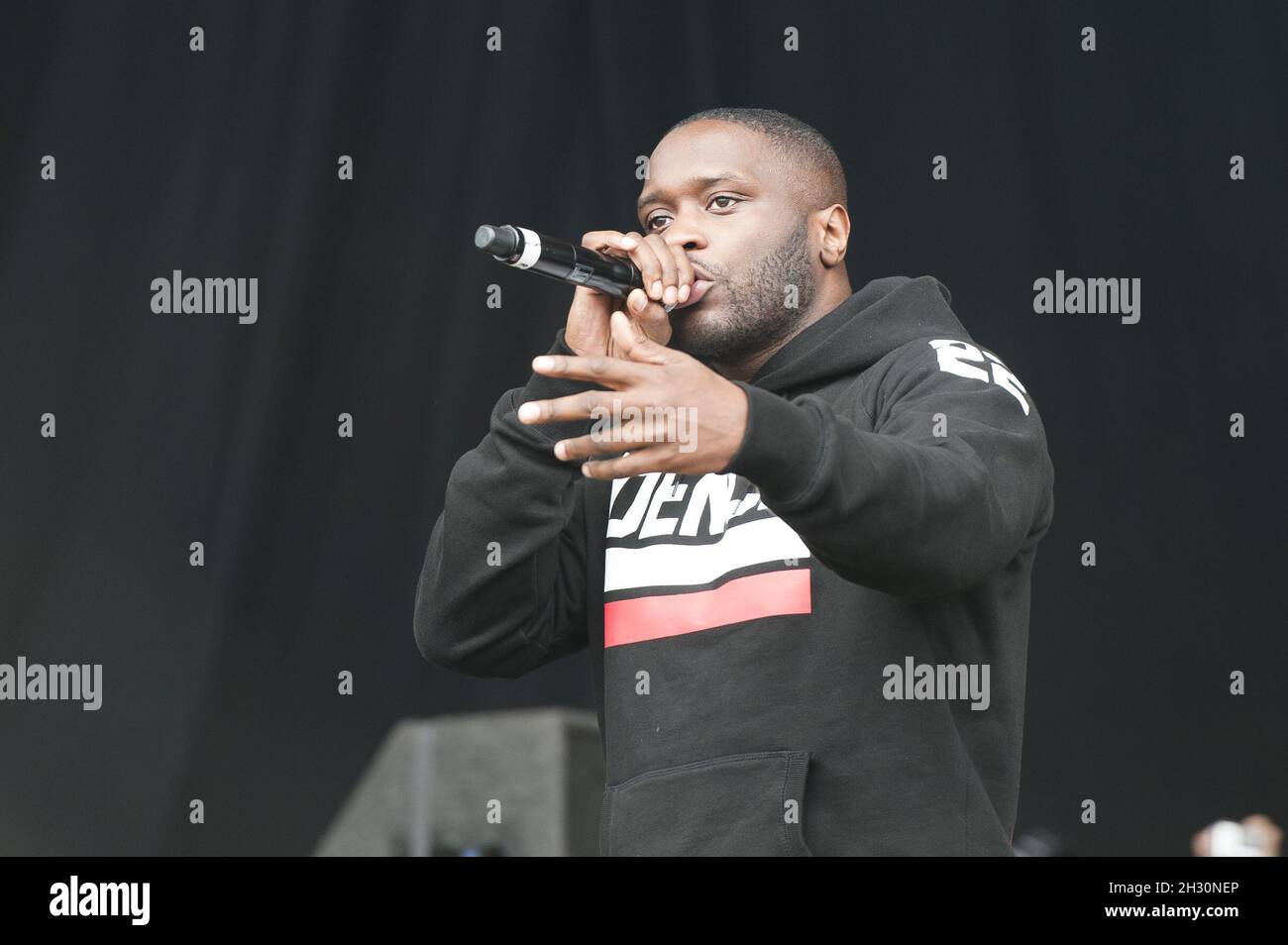 Létal Bizzle (Maxwell Ansah) se produit en direct sur scène le deuxième jour de Bestival 2014, Robin Hill Country Park - Isle of Wight Banque D'Images