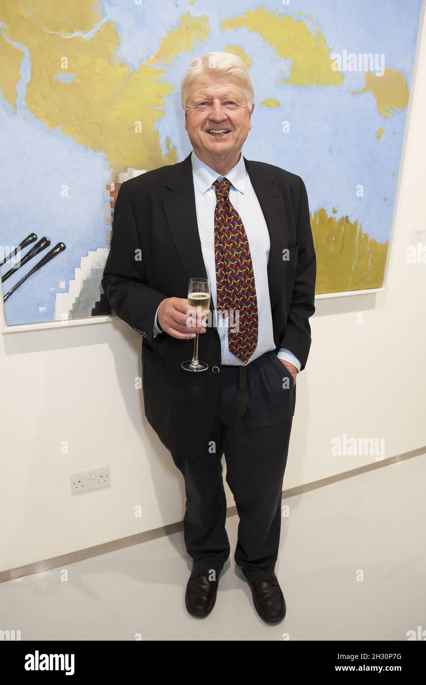 Stanley Johnson participe à la soirée d'ouverture de l'exposition Rules of engagement de Julio Larraz, à ContiniArtUk, New Bond Street - Londres Banque D'Images