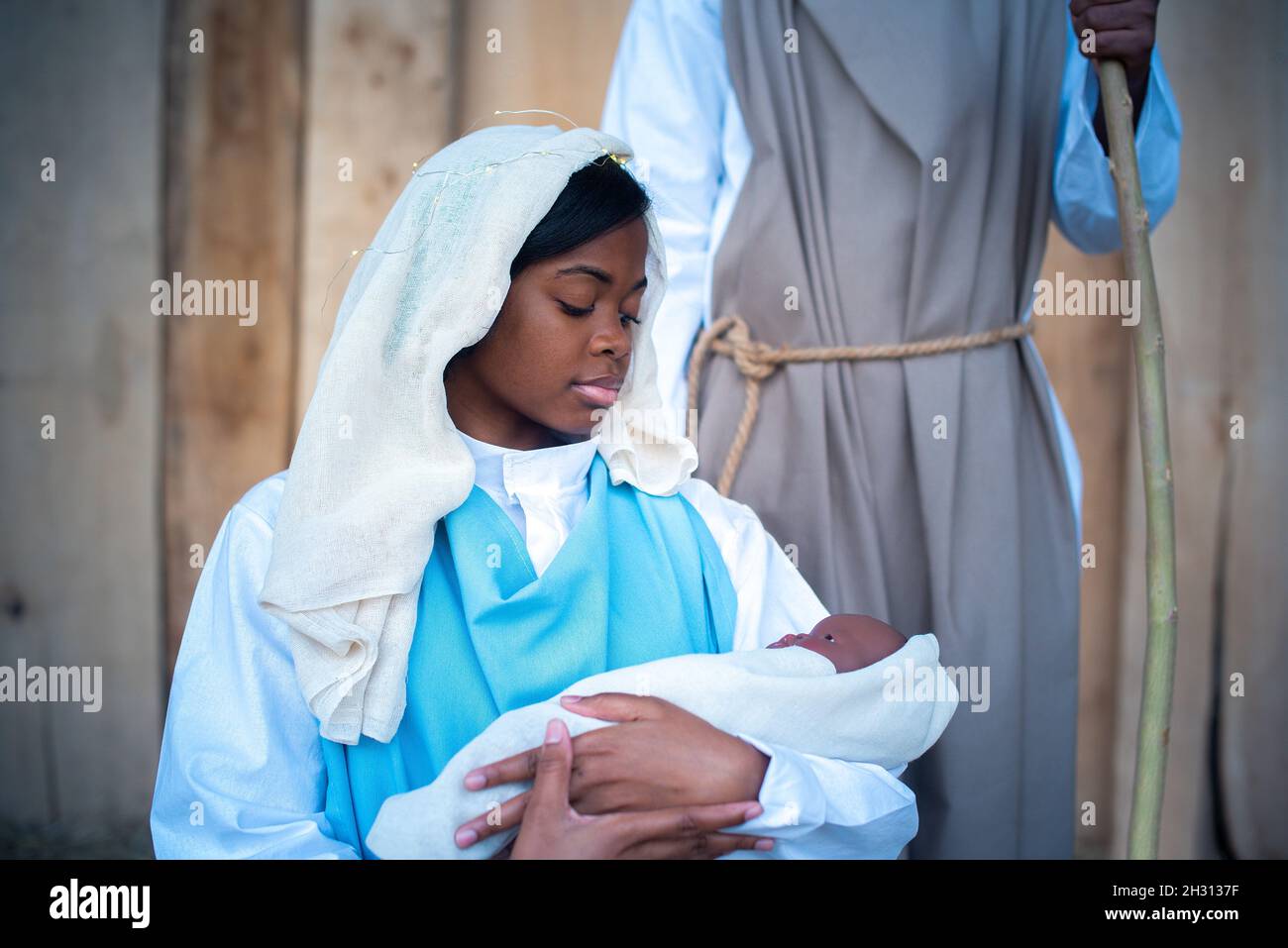 Vierge africaine marie tenant jésus bébé.Nativité Banque D'Images