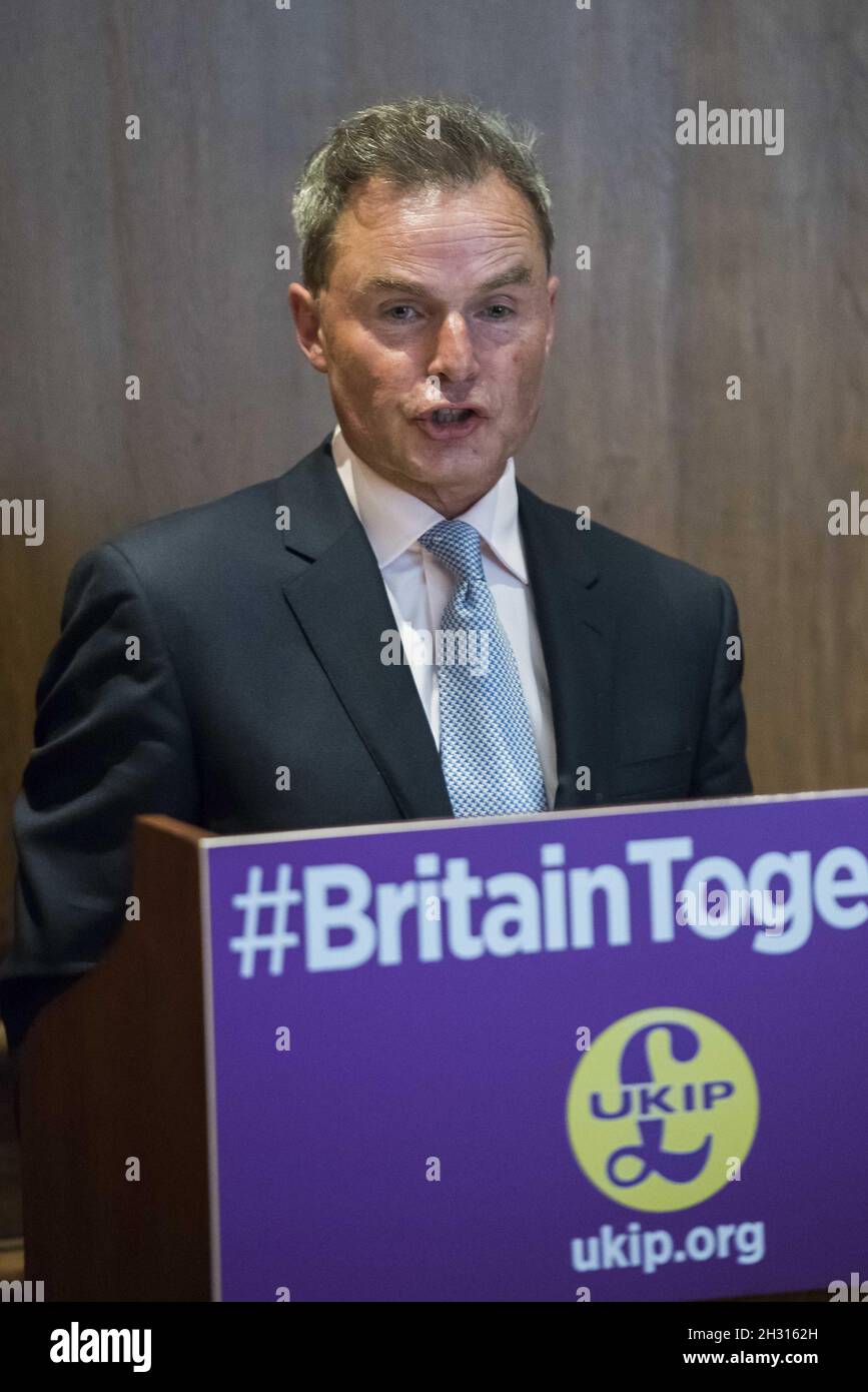 Peter Whittle (responsable adjoint de l'UKIP) s'exprime lors de l'annonce de la politique de l'UKIP au Marriott County Hall, Westminster, Londres.Date de la photo: Lundi 24 avril 2017.Le crédit photo devrait se lire: DavidJensen/EMPICS Entertainment Banque D'Images