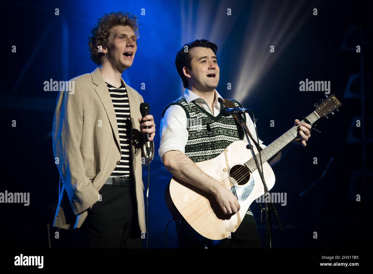 Charles Blyth (Art Garfunkel) et Sam O'Hanlon (Paul Simon) sur scène lors de la photographie de l'histoire de Simon et Garfunkel au Lyric Theatre - Londres.Date de la photo: Lundi 4 septembre 2017.Le crédit photo devrait se lire: David Jensen/EMPICS Entertainment Banque D'Images