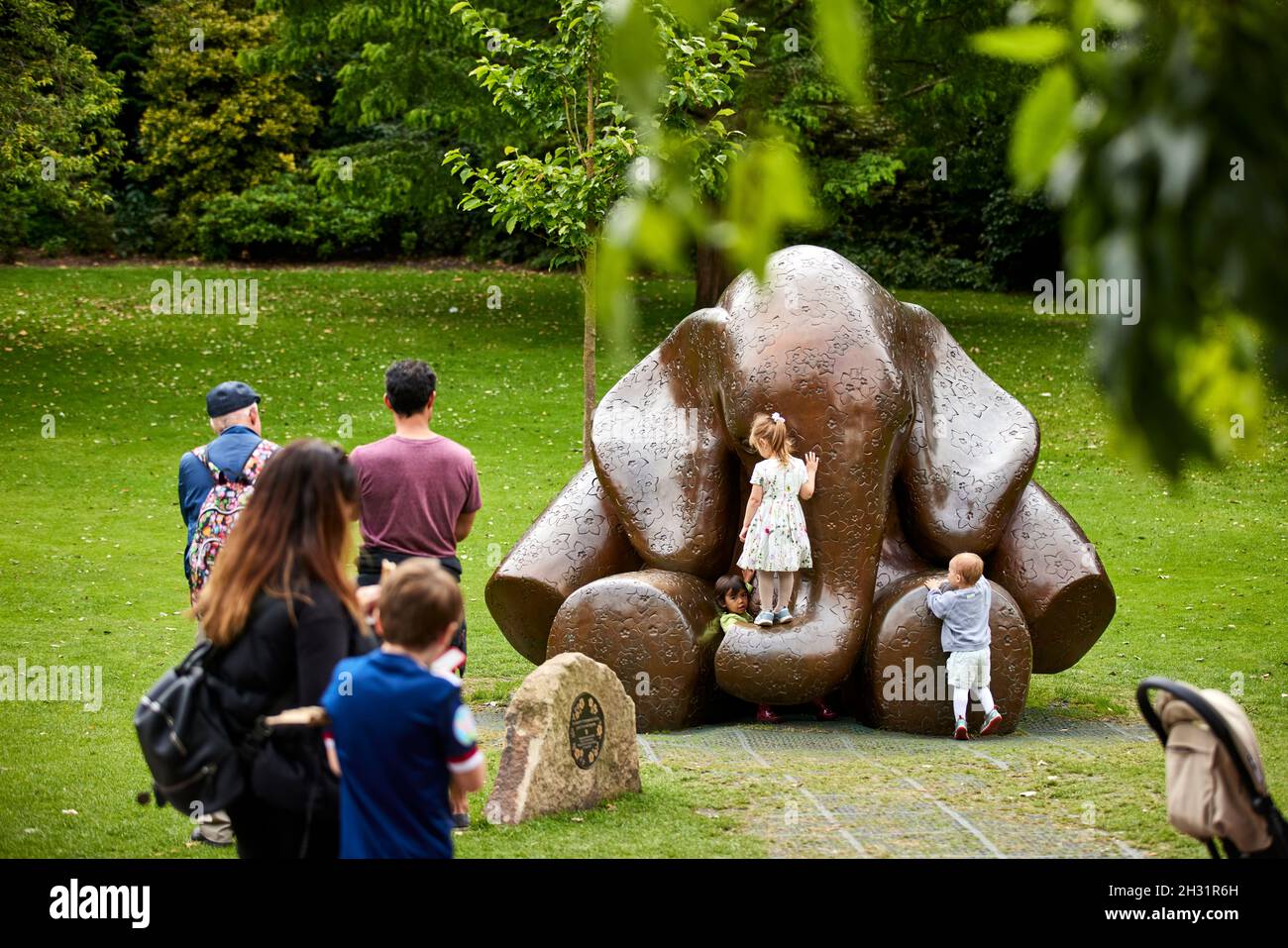 Édimbourg, Écosse, Princess Street Gardens « éléphants jamais oublier » créé par l'artiste Andy Scott Banque D'Images