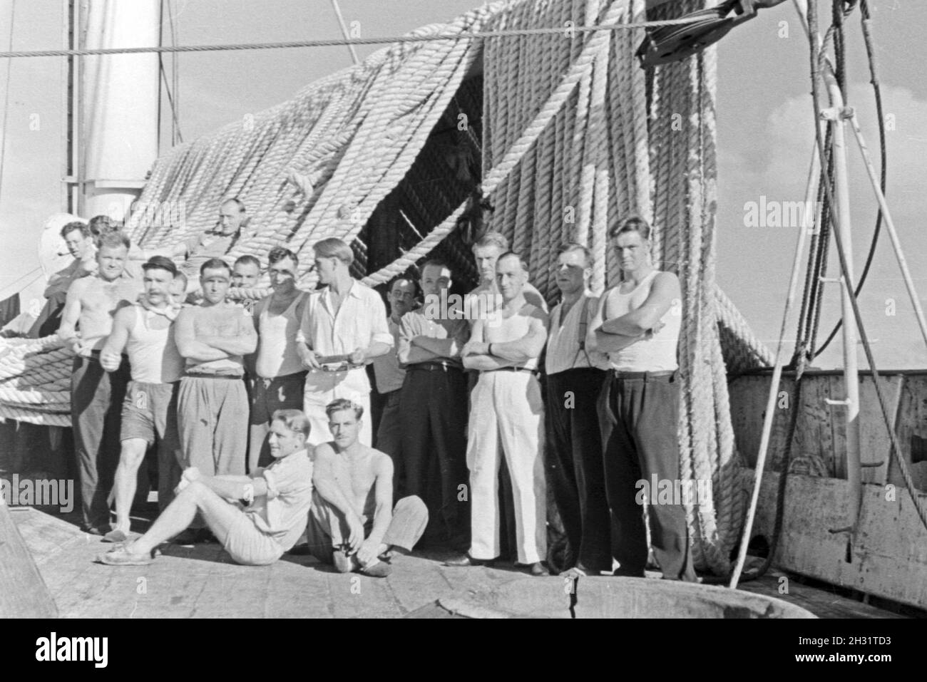 Die Mannschaft des Fabrikschiffs «Jan Wellem', 1930er Jahre. L'équipage du navire "l'usine Jan Wellem', 1930. Banque D'Images