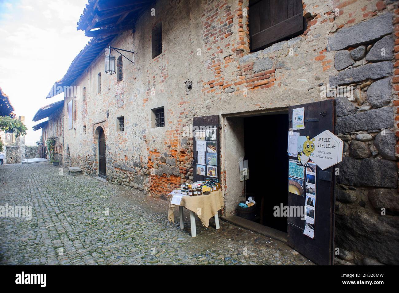 Europe, Italie, Piémont, province de Biella, Candelo,Le village médiéval de Ricetto di Candelo. Banque D'Images