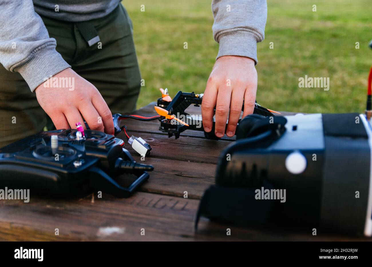 Close up of a man blured test du drone. Banque D'Images
