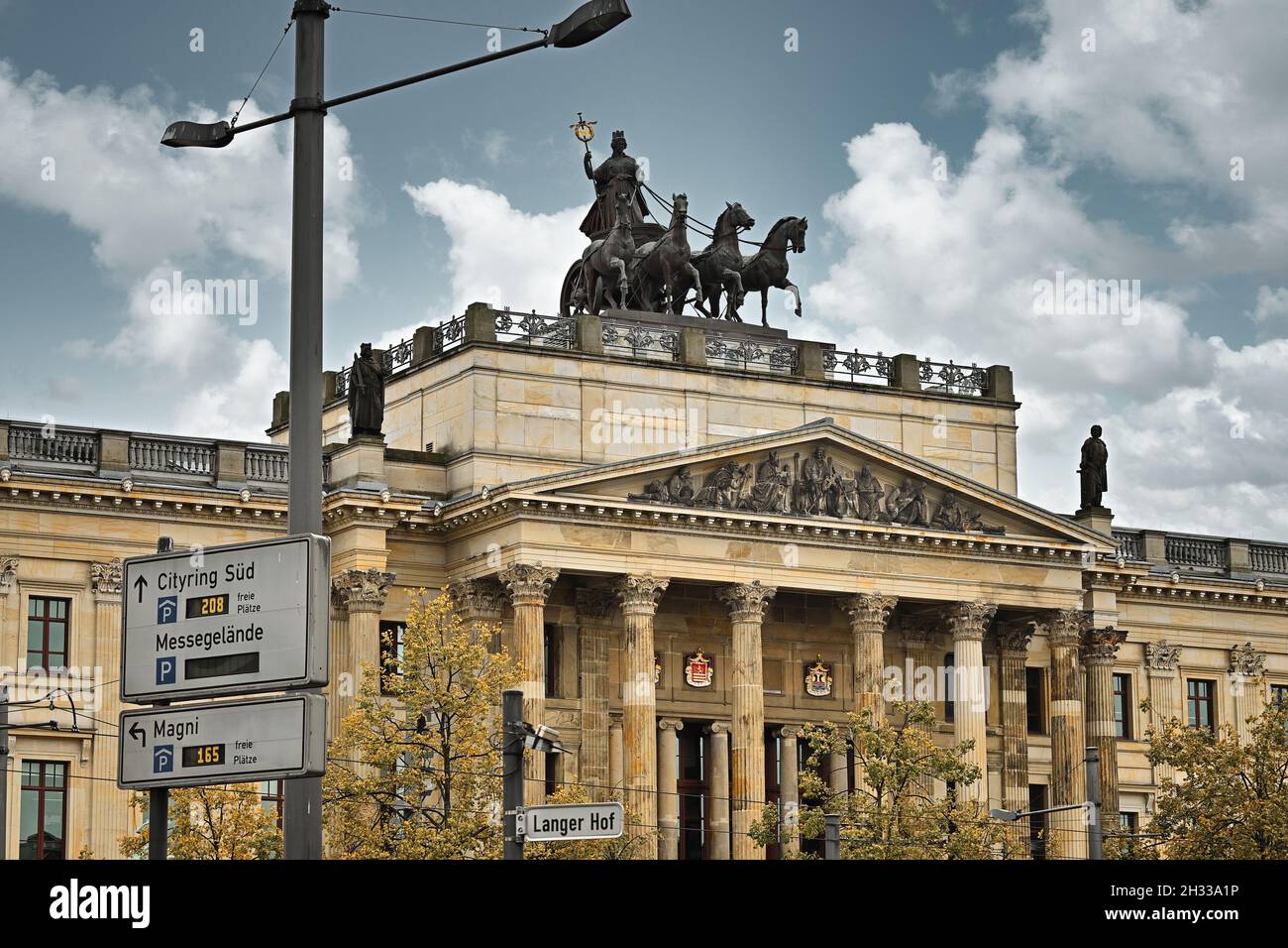 Reconstruit le Palais Ducal, le Palais Brunswick avec Quadriga sur le toit.Vue sur la rue.Braunschweig, Basse-Saxe, Allemagne. Banque D'Images