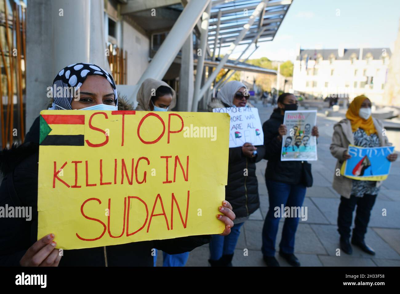 Edinburgh, Écosse, Royaume-Uni octobre 25 2021.Les gens se réunissent au Parlement écossais pour protester contre un coup d'État au Soudan. Credit sst/alay Live News Banque D'Images