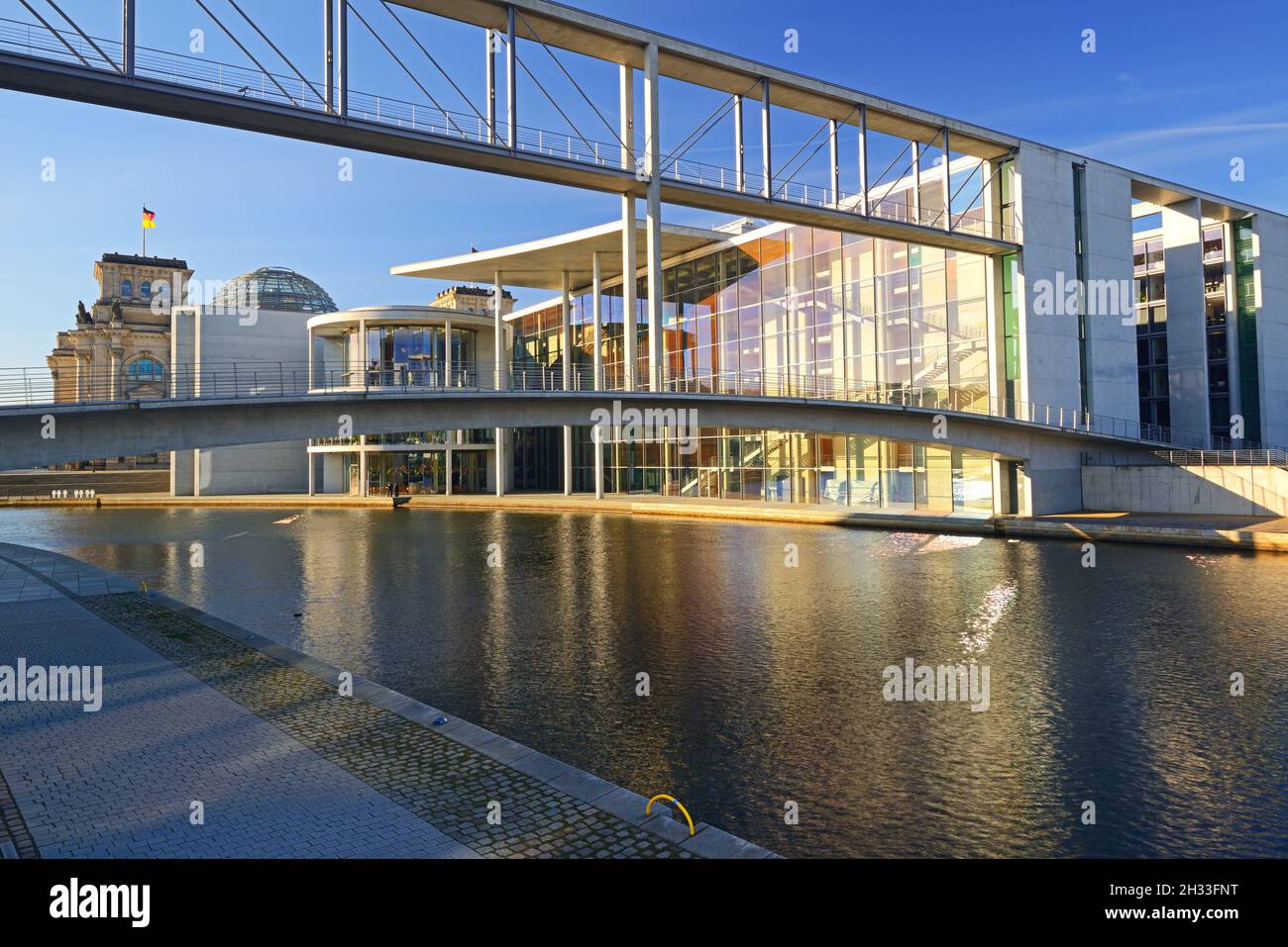 Reichstag und Paul-Löbe-Haus an der Spree am frühen Morgen, Berlin, Mitte, Allemagne Banque D'Images