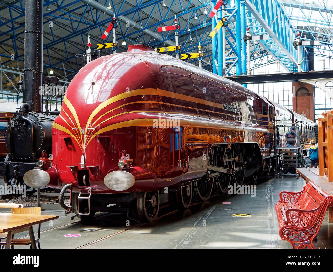 Steamline 'Duchess' classe Pacific Loco conçu par Stainier pour le LMS et maintenant partie de la collection du Musée national des chemins de fer à York. Banque D'Images