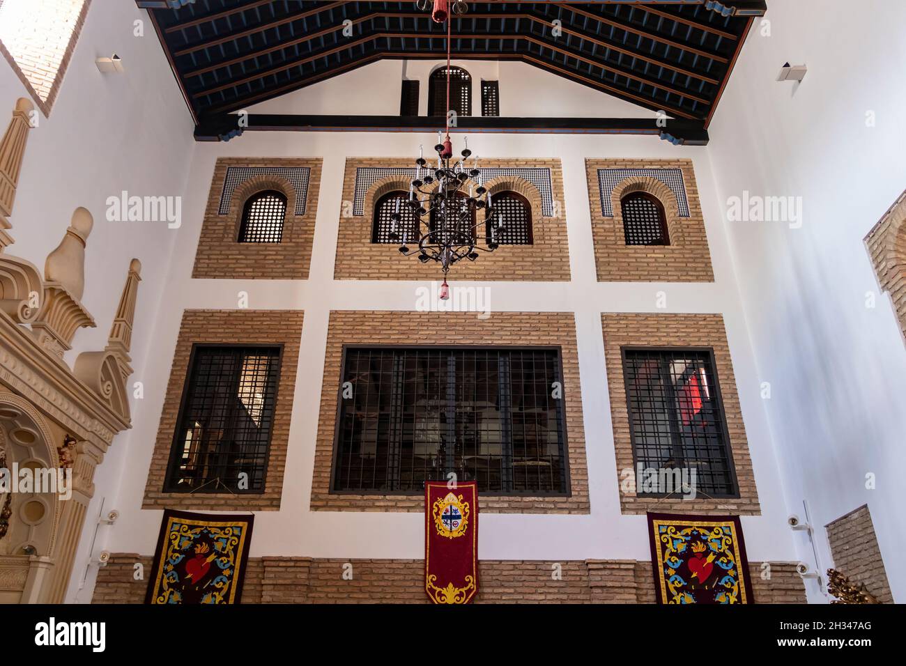 Huelva, Espagne - 24 octobre 2021: Lieu d'où les religieuses cloîtrées assistent à la Sainte Messe, Monastère de Santa María de Gracia Madres Agustinas.Le champ Conv Banque D'Images
