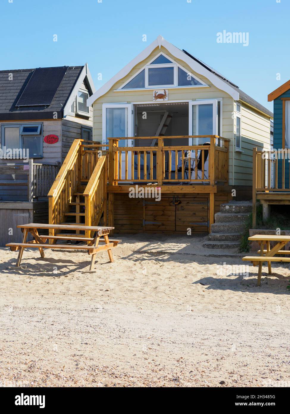 L'une des huttes de plage emblématiques de Mudeford Spit, Dorset, Royaume-Uni Banque D'Images