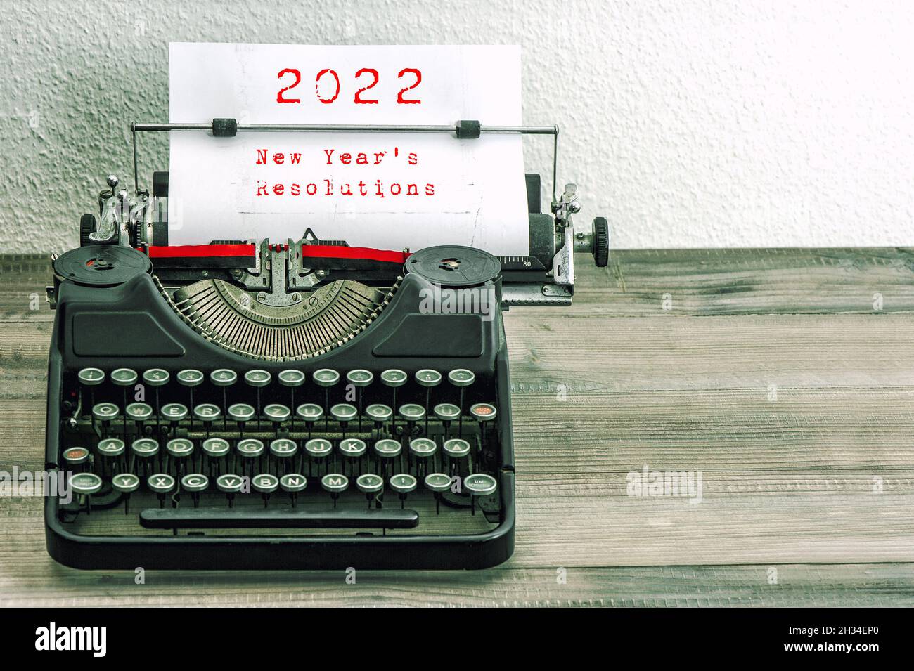 2022 résolutions du nouvel an.Machine à écrire vintage.Image aux tons rétro Banque D'Images