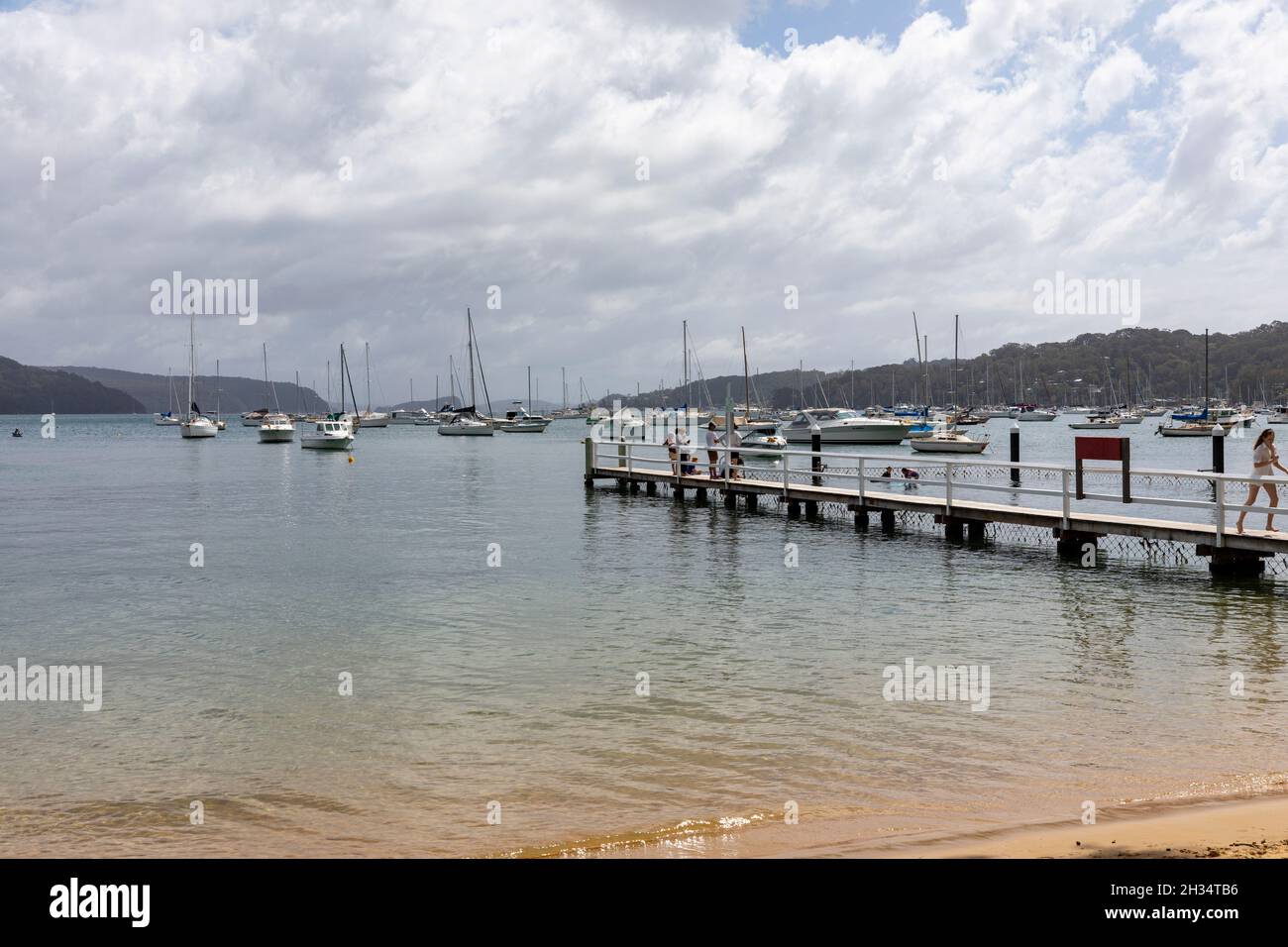 Pittwater dans la région des plages du nord de Sydney, avec vue sur le parc national de Ku ring Gai Chase, Sydney, Australie Banque D'Images