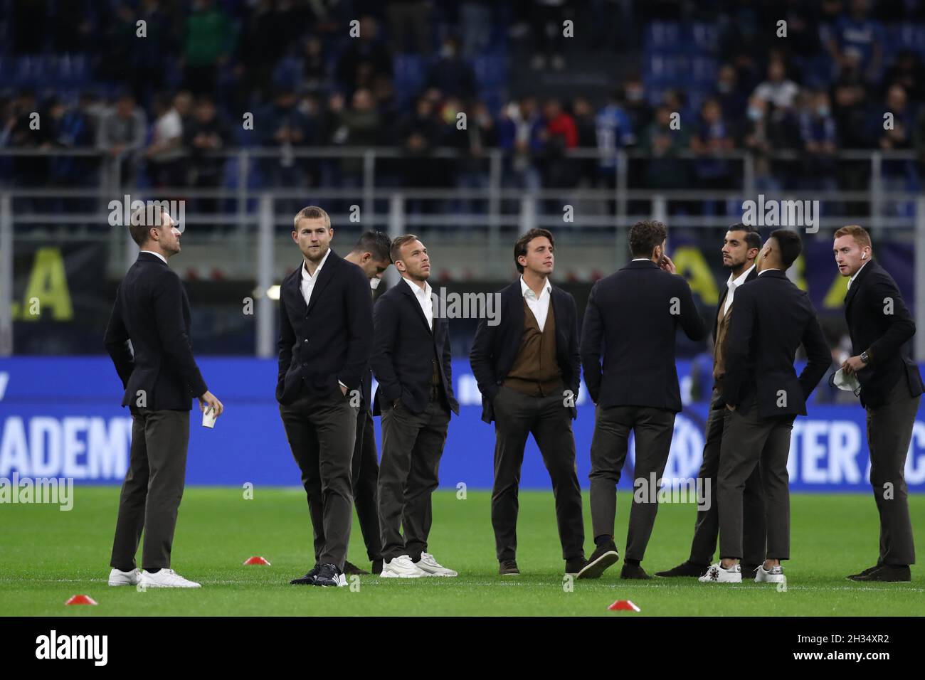 Milan, Italie, le 24 octobre 2021.Les joueurs de Juventus arrivent au stade vêtus de vêtements formels pour une inspection du terrain avant le match de la série A à Giuseppe Meazza, Milan.Le crédit photo devrait se lire: Jonathan Moscrop / Sportimage Banque D'Images