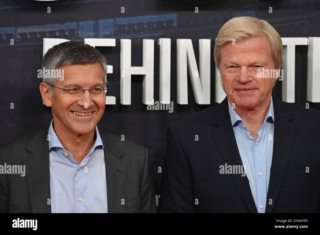 De gauche à droite : Herbert HAINER (Président FC Bayern Munich), Oliver KAHN (Directeur général FCB).Première partie pour l'Amazonie documentaire original FC BAYERN Ð DERRIÈRE LA LÉGENDE le 25 octobre 2021 à l'Arri Kino à Munich, tapis rouge. Banque D'Images
