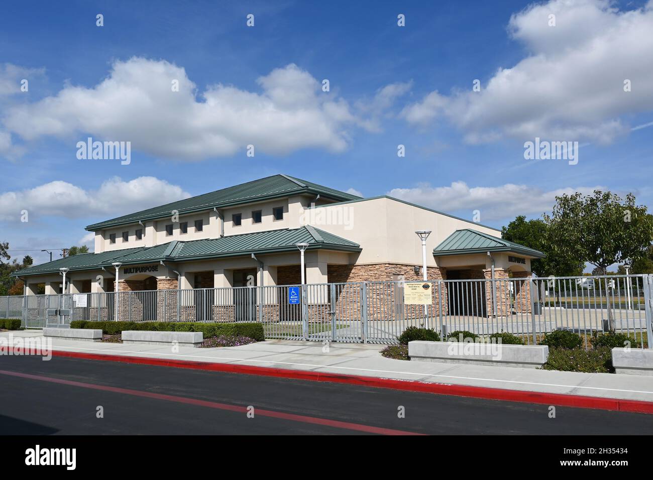 TUSTIN, CALIFORNIE - 24 OCT 2021: Multipolyvalence Building at Heritage Elementary, offre des possibilités d'apprentissage à LA VAPEUR de haute qualité à tous les élèves. Banque D'Images