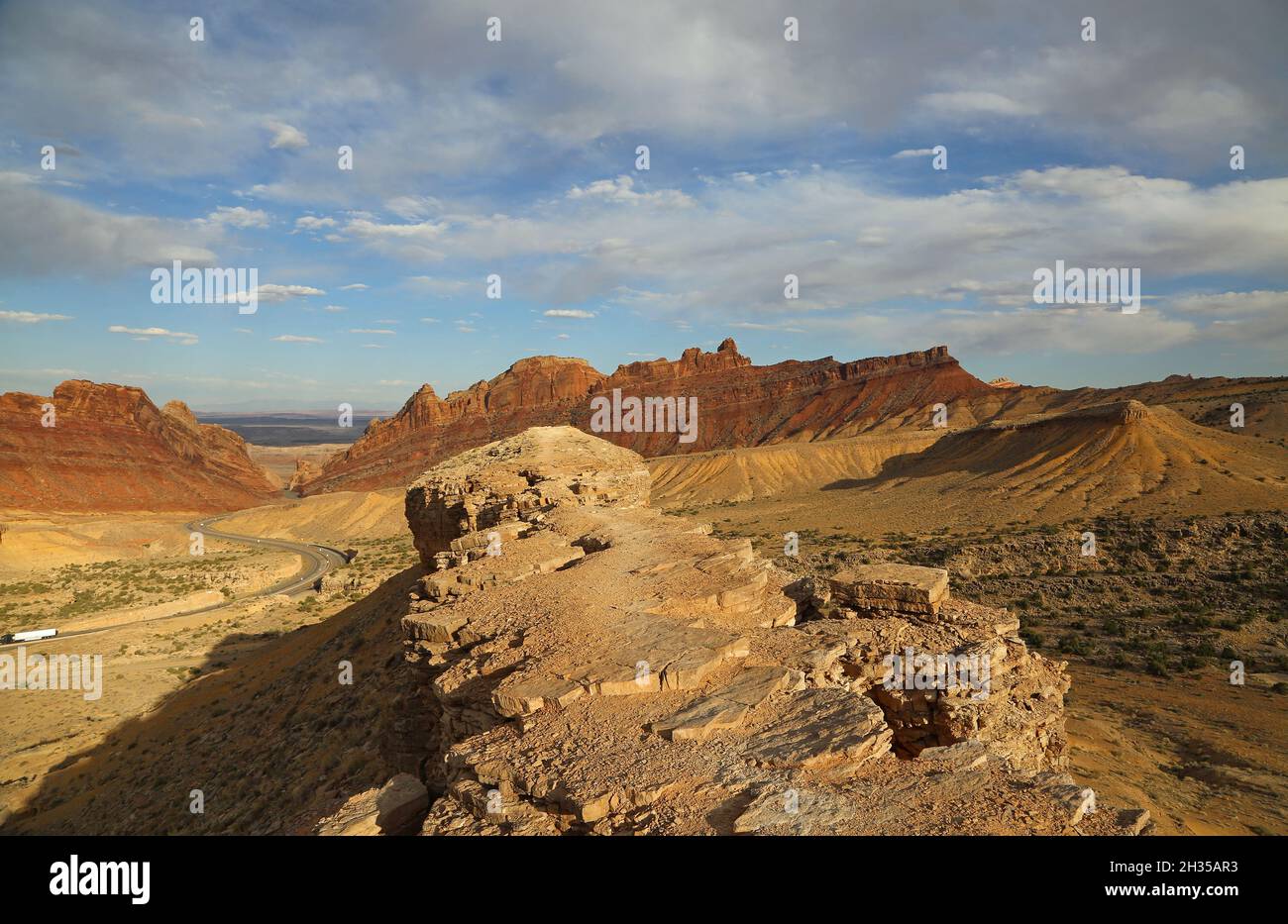 Falaise érodée dans Spotted Wolf Canyon, San Rafael Swell, Utah Banque D'Images