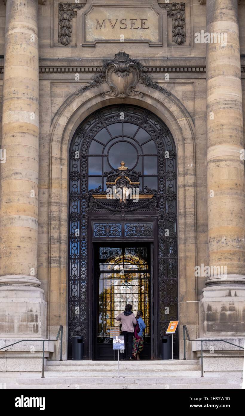 Détail de la façade d’entrée, Musée d’Art et d’Histoire, Genève, Suisse Banque D'Images