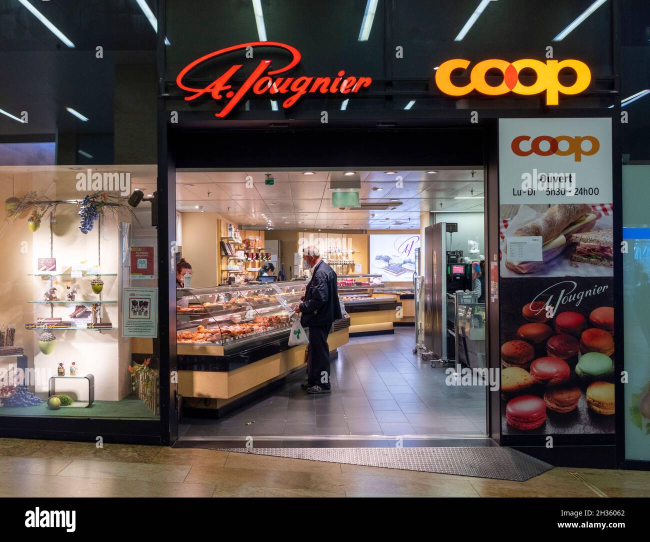 A. Pougnier coop et fast-food, gare de Genève-Cornavin, Genève, Suisse Banque D'Images