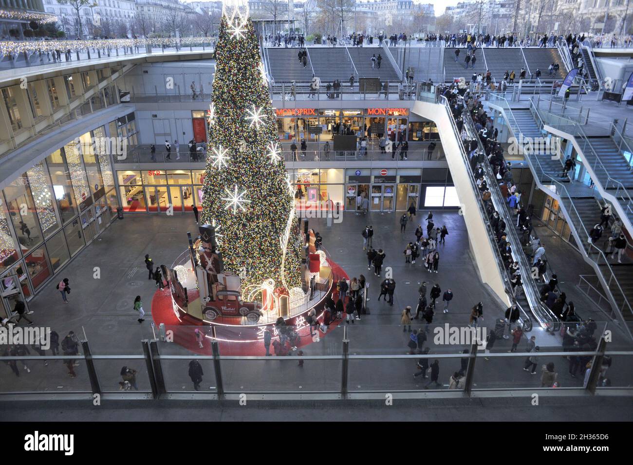 FRANCE.PARIS (75) 1ER ARRONDISSEMENT.FORUM DES HALLES.CENTRE COMMERCIAL WESTFIELD.NOËL Banque D'Images