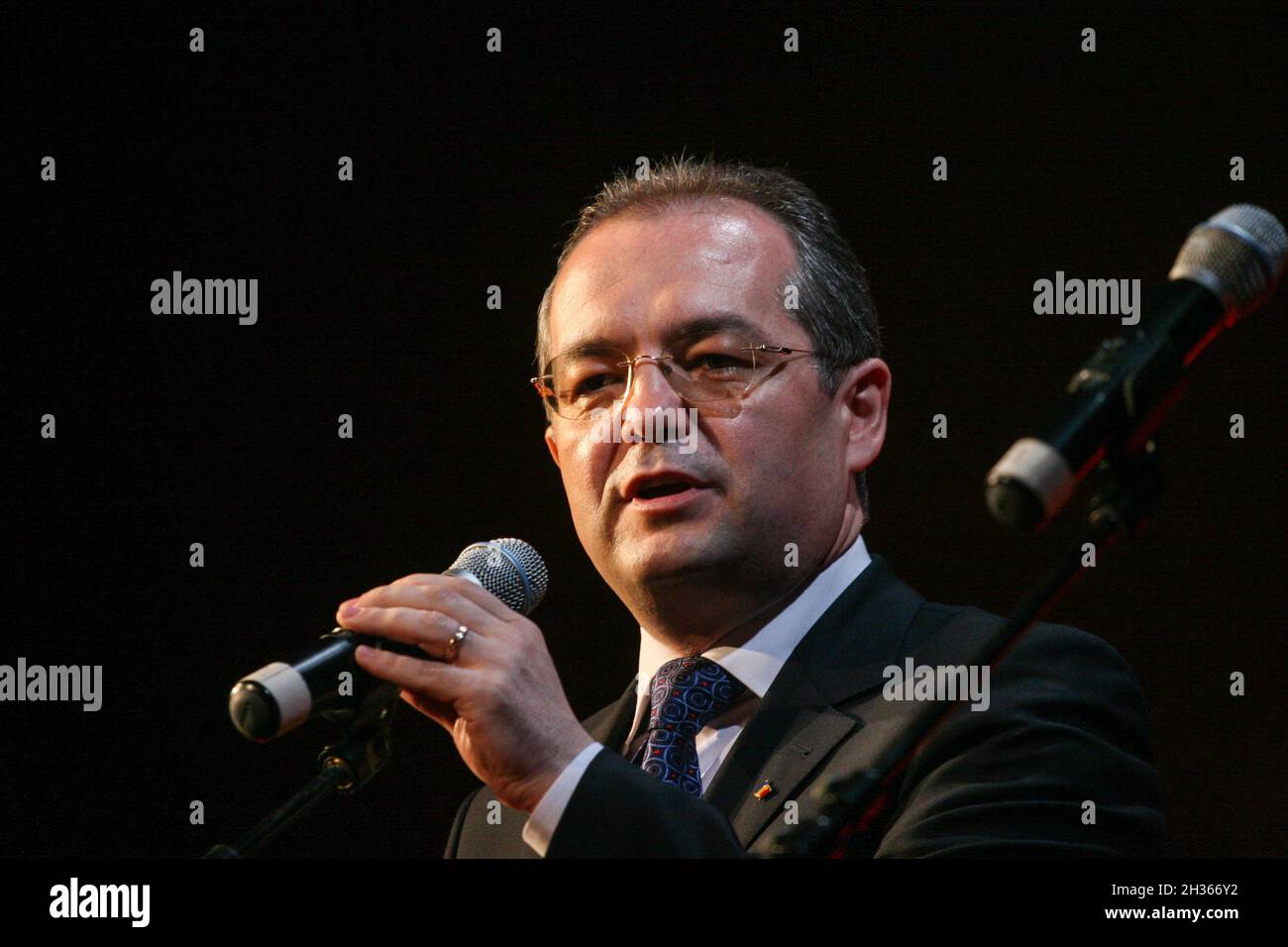 Cluj-Napoca, Roumanie, 6 juin 2009: Le maire de Cluj-Napoca Emil BOC parle lors du gala de remise des prix du Festival International du film de Transylvanie (TIFF) à Clu Banque D'Images