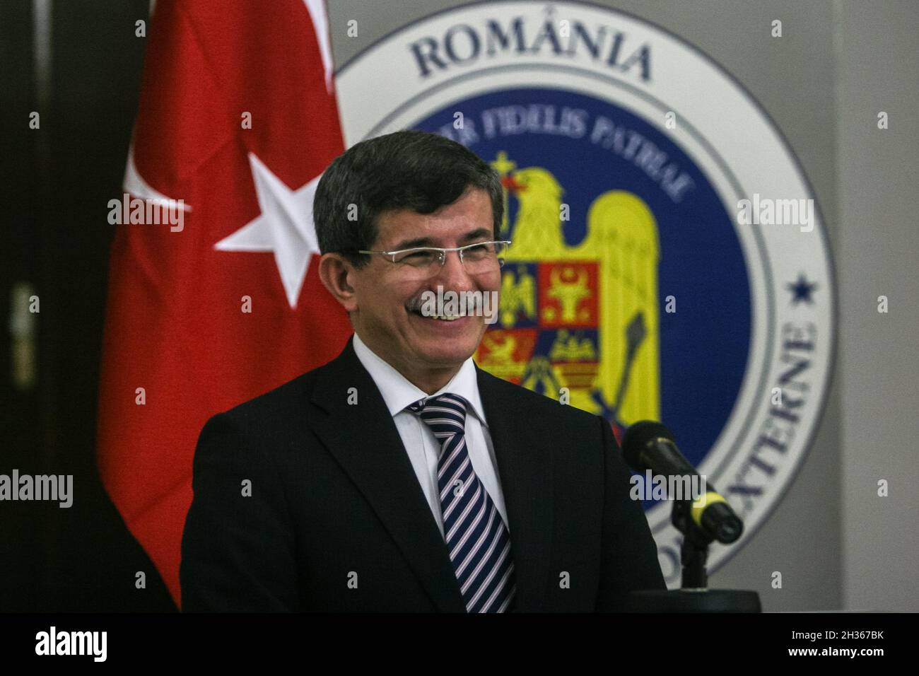 Bucarest, Roumanie, 3 juillet 2009 : le ministre turc des affaires étrangères, Ahmet Davutoglu, lors d'une conférence de presse à Bucarest. Banque D'Images