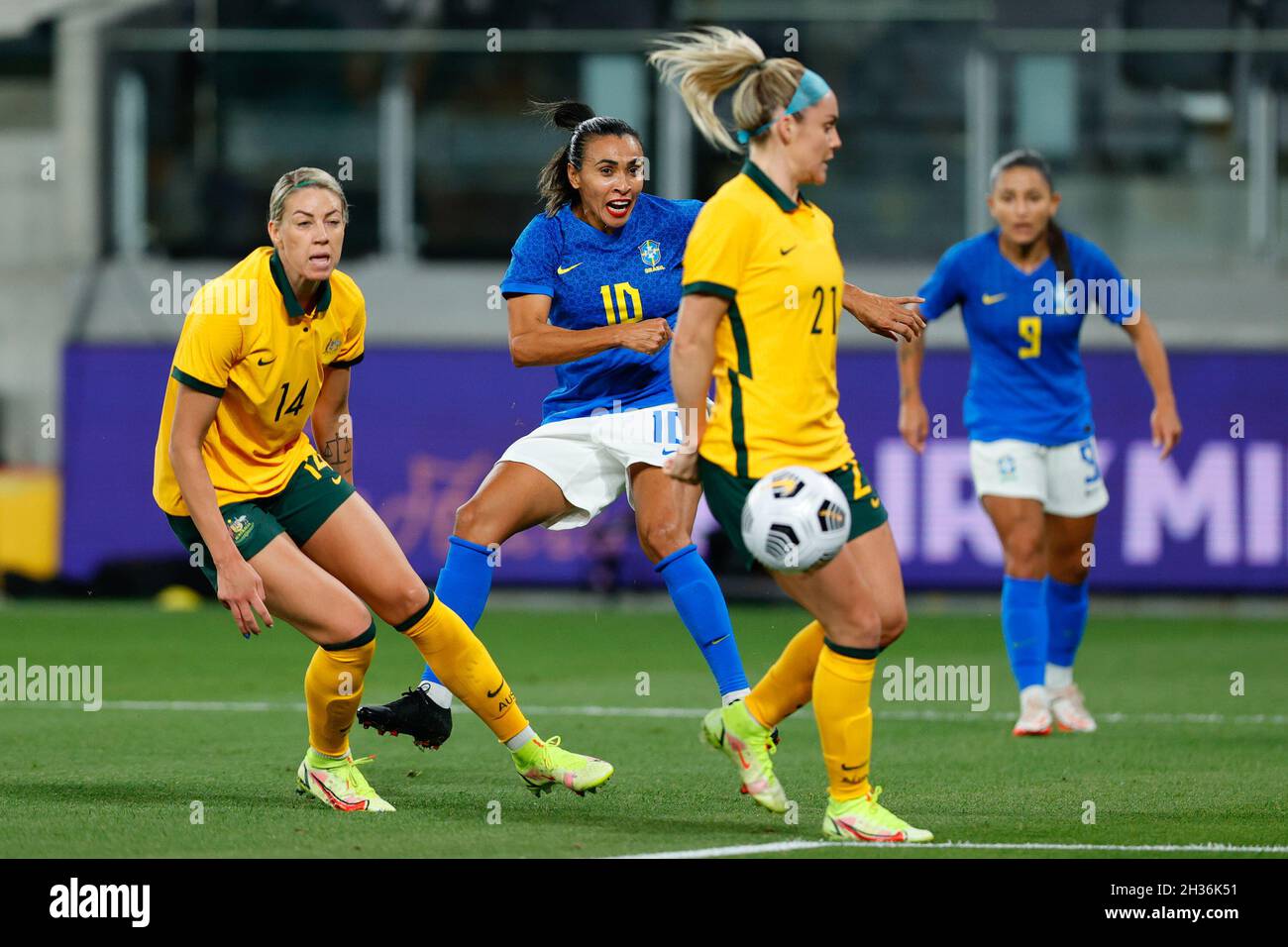 Parramatta, Australie.26 octobre 2021.Marta, du Brésil, tire lors du match féminin international entre Matilda (Australia Women) et Brazil Women au stade CommBank, Sydney, Australie, le 26 octobre 2021.Photo de Peter Dovgan.Utilisation éditoriale uniquement, licence requise pour une utilisation commerciale.Aucune utilisation dans les Paris, les jeux ou les publications d'un seul club/ligue/joueur.Crédit : UK Sports pics Ltd/Alay Live News Banque D'Images