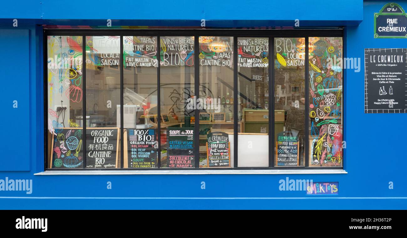 Paris, Suisse - 11 février 2019 : une boutique moderne de wholefood dans la rue Cremieux Banque D'Images