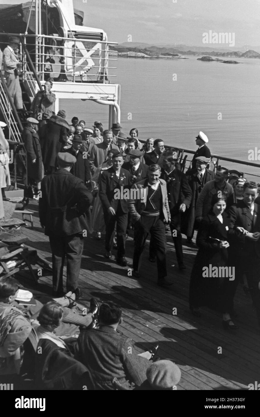 KdF Nordlandfahrt Passagiere auf der nach Norwegen mit dem Schiff Wilhelm Gustloff', '1930er Jahre Deutschland. Passager de la croisière vers la Norvège avec le KdF navire 'Wilhelm Gustloff', Allemagne 1930. Banque D'Images