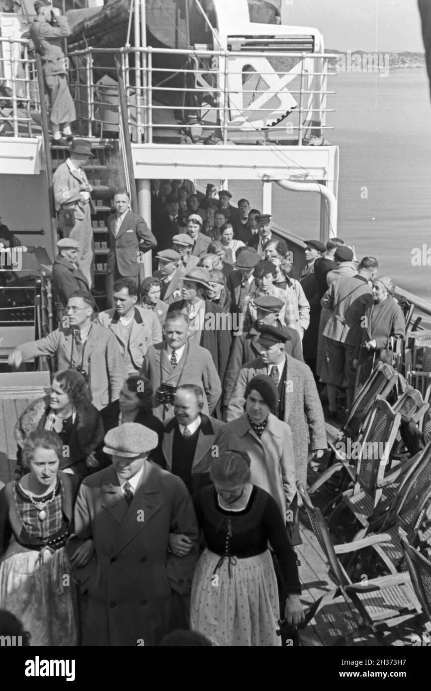 KdF Nordlandfahrt Passagiere auf der nach Norwegen mit dem Schiff Wilhelm Gustloff', '1930er Jahre Deutschland. Passager de la croisière vers la Norvège avec le KdF navire 'Wilhelm Gustloff', Allemagne 1930. Banque D'Images