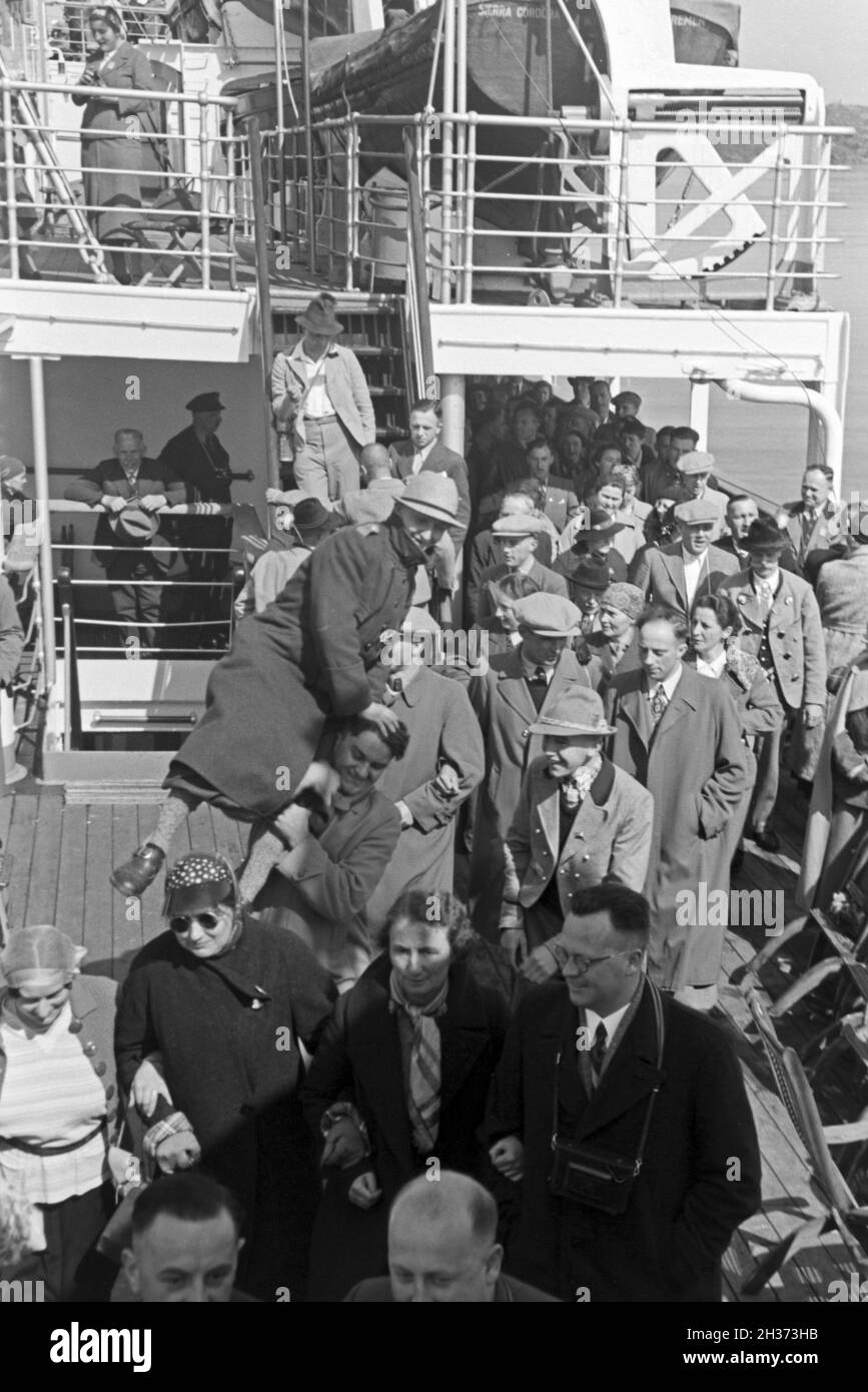 KdF Nordlandfahrt Passagiere auf der nach Norwegen mit dem Schiff Wilhelm Gustloff', '1930er Jahre Deutschland. Passager de la croisière vers la Norvège avec le KdF navire 'Wilhelm Gustloff', Allemagne 1930. Banque D'Images