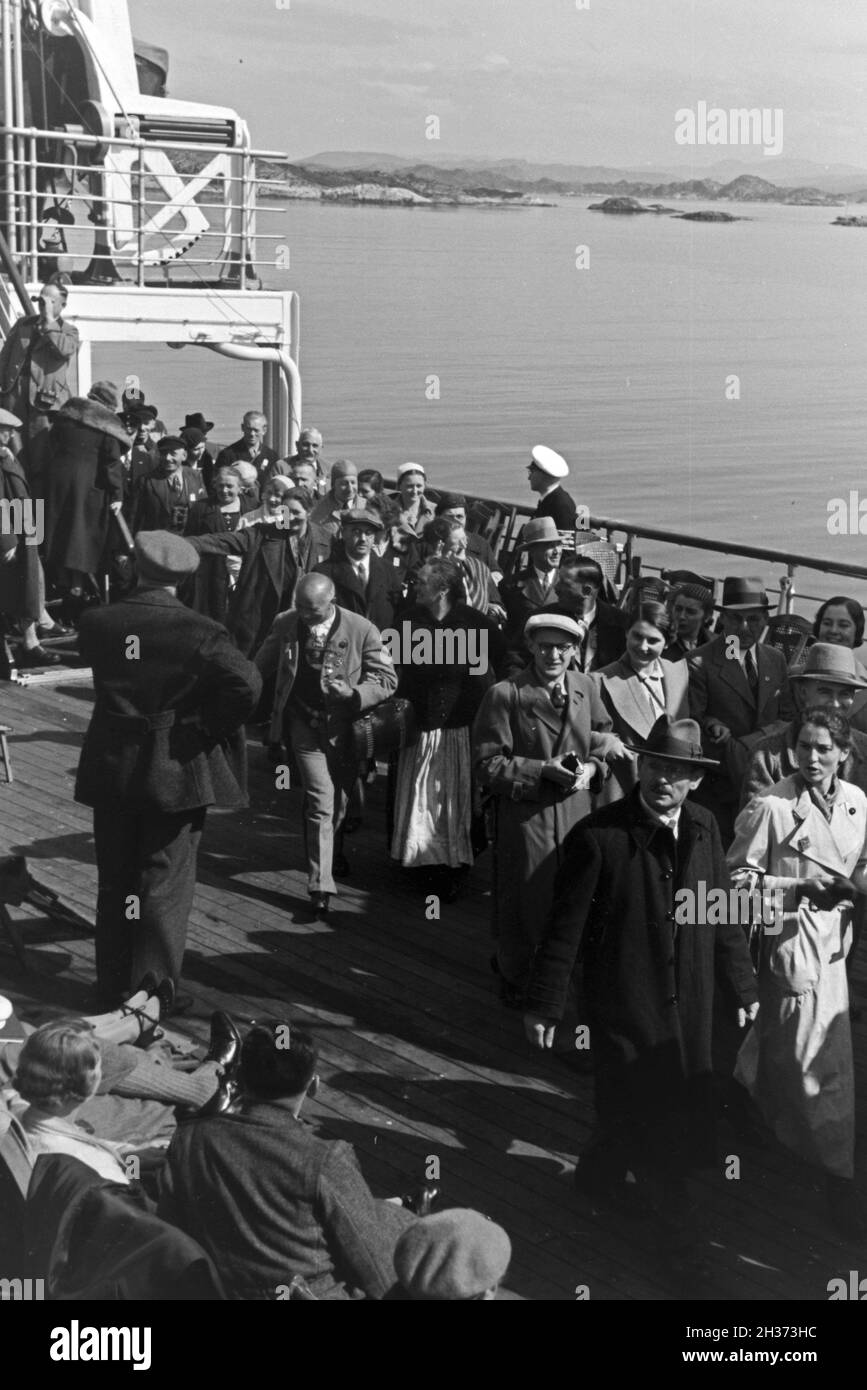 KdF Nordlandfahrt Passagiere auf der nach Norwegen mit dem Schiff Wilhelm Gustloff', '1930er Jahre Deutschland. Passager de la croisière vers la Norvège avec le KdF navire 'Wilhelm Gustloff', Allemagne 1930. Banque D'Images